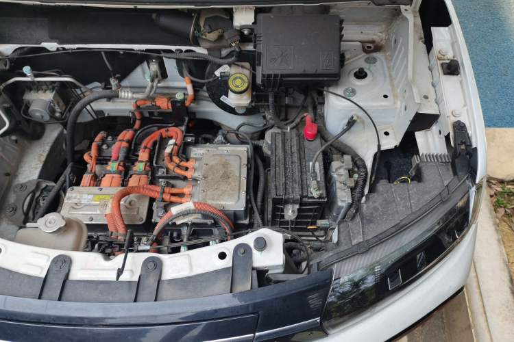 Used Dongfeng NAMMI BOX 2022 Light Wind Edition 201KM Advanced Model Engine Bay Left