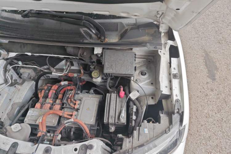 Used Dongfeng NAMMI BOX 2022 Revised Light Wind Edition 201 km Standard Version Engine Bay Left