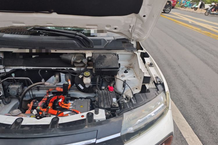Used Dongfeng NAMMI BOX 2022 Revised Light Wind Edition 201 km Standard Version Engine Bay Left