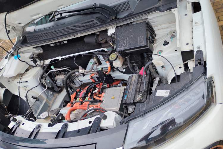 Used Dongfeng NAMMI BOX 2022 Chasing Wind Edition 331KM Advanced Model Engine Bay Left