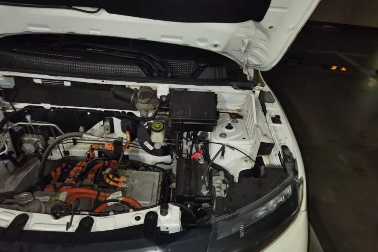 Used Dongfeng NAMMI BOX 2022 Revised Light Wind Edition 201 km Standard Version Engine Bay Left