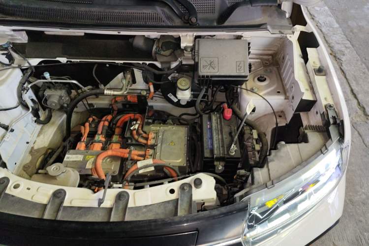 Used Dongfeng NAMMI BOX 2022 Revised Light Wind Edition 201 km Standard Version Engine Bay Left