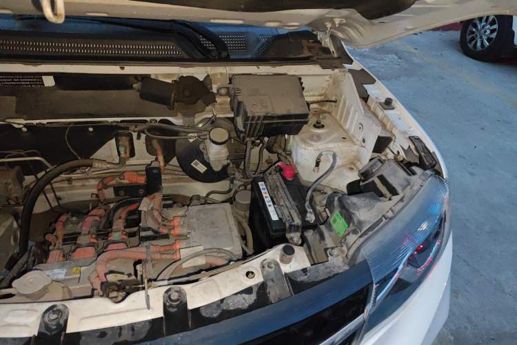 Used Dongfeng NAMMI BOX 2022 Chasing Wind Edition 331 km Standard Model Engine Bay Left