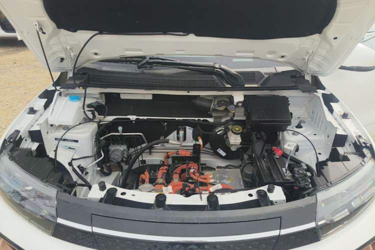 Used Dongfeng NAMMI BOX 2022 Revised Light Wind Edition 201 km Standard Version Engine Bay