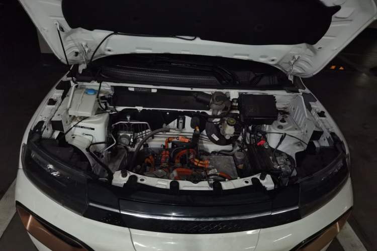 Used Dongfeng NAMMI BOX 2022 Revised Light Wind Edition 201 km Standard Version Engine Bay