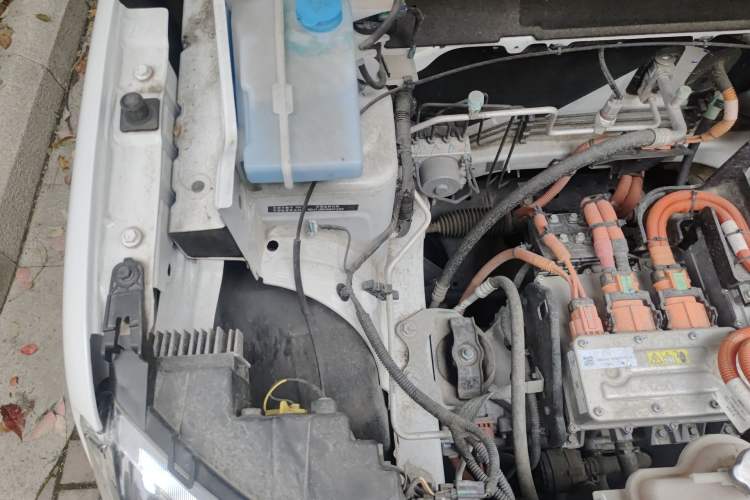 Used Dongfeng NAMMI BOX 2022 Chasing Wind Edition 331 km Standard Model Engine Bay Right