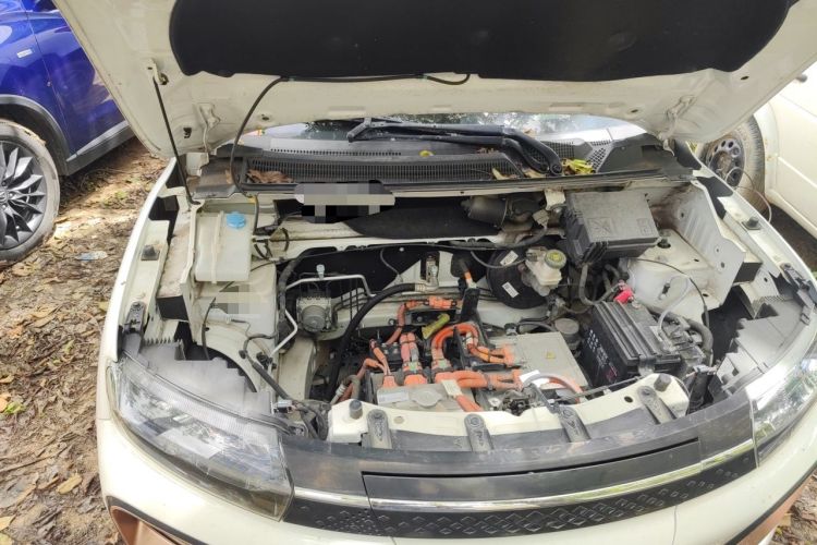 Used Dongfeng NAMMI BOX 2022 Revised Light Wind Edition 201 km Standard Version Engine Bay Right
