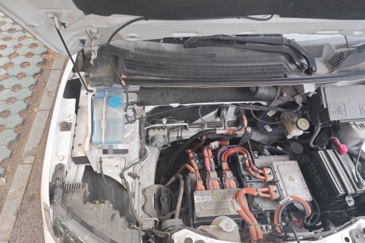 Used Dongfeng NAMMI BOX 2022 Revised Light Wind Edition 201 km Standard Version Engine Bay Right