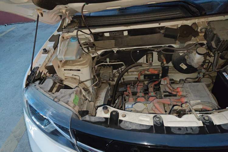 Used Dongfeng NAMMI BOX 2022 Chasing Wind Edition 331 km Standard Model Engine Bay Right