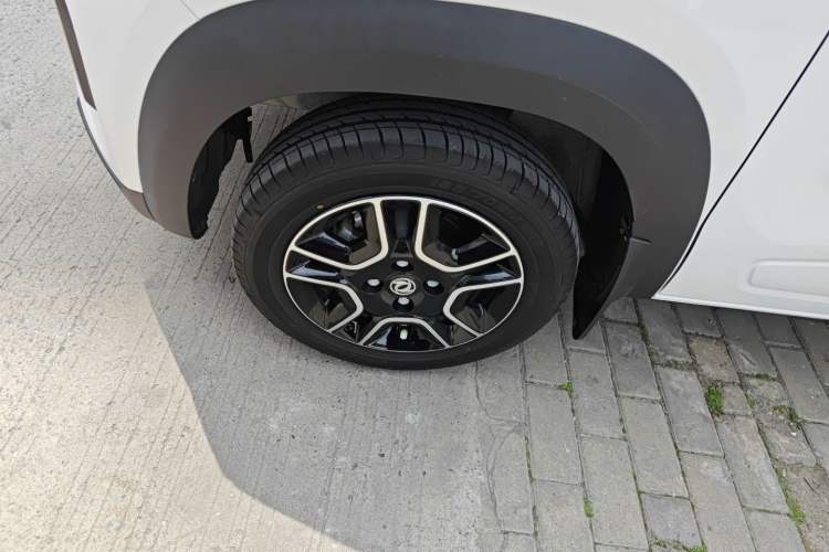 Used Dongfeng NAMMI BOX 2022 Revised Light Wind Edition 201 km Standard Version Exterior 1