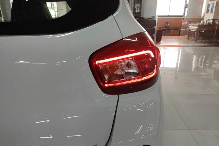 Used Dongfeng NAMMI BOX 2022 Champion Edition Light Wind Version 201KM Standard Model Exterior 1