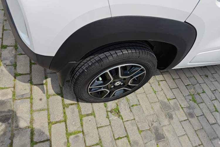 Used Dongfeng NAMMI BOX 2022 Revised Light Wind Edition 201 km Standard Version Exterior 2
