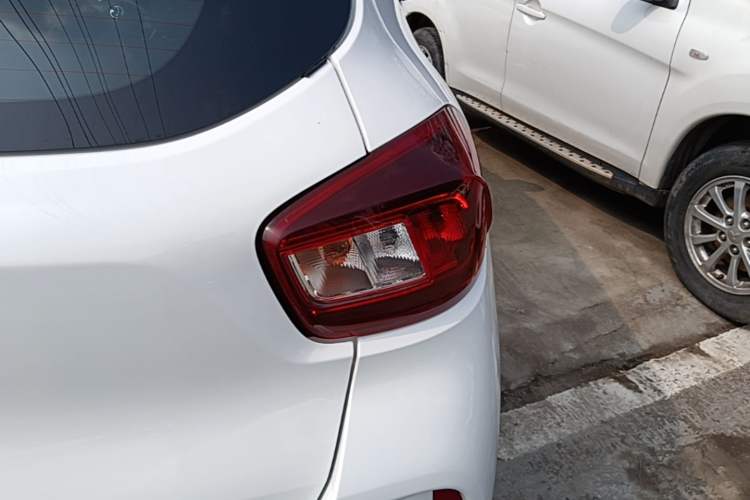 Used Dongfeng NAMMI BOX 2022 Revised Light Wind Edition 201 km Standard Version Exterior 3