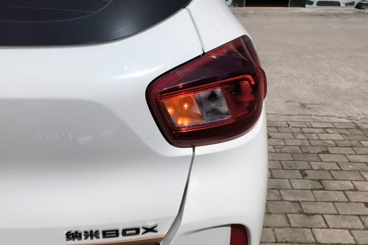 Used Dongfeng NAMMI BOX 2022 Revised Light Wind Edition 201 km Standard Version Exterior 3