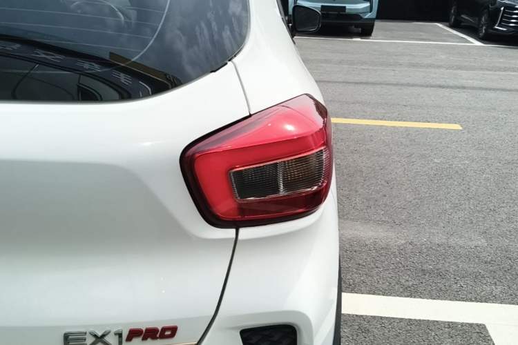 Used Dongfeng NAMMI BOX 2022 Chasing Wind Edition 331 km Standard Model Exterior 3