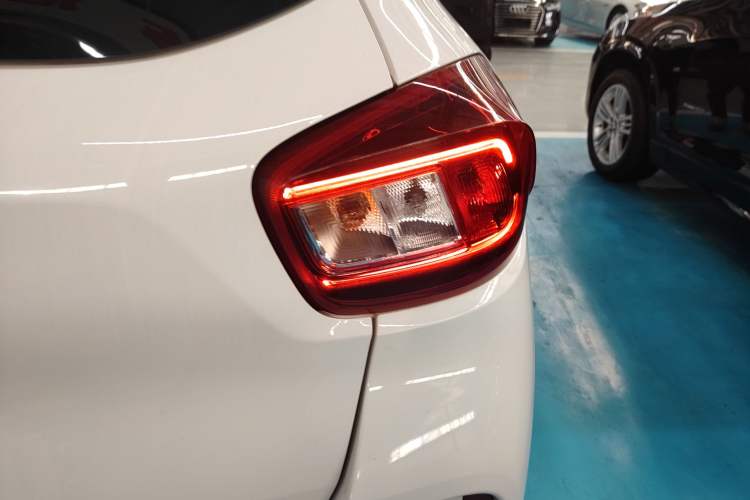 Used Dongfeng NAMMI BOX 2022 Champion Edition Light Wind Version 201KM Standard Model Exterior 3