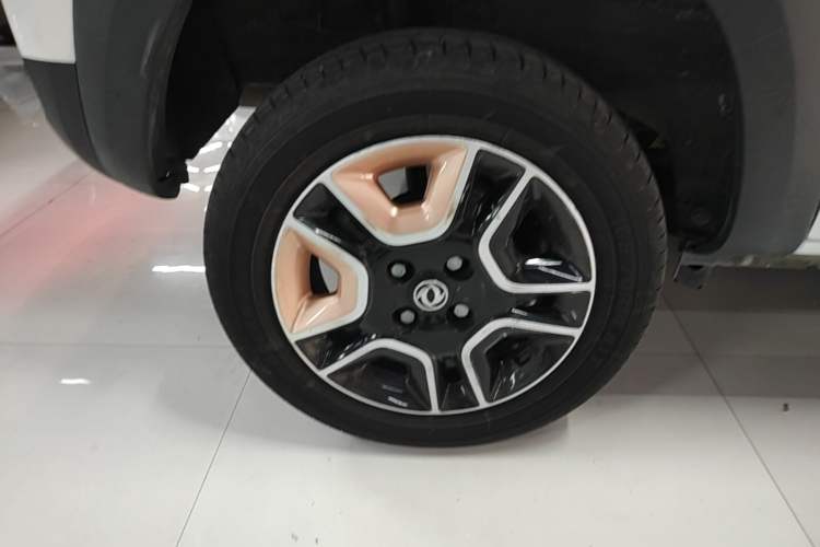 Used Dongfeng NAMMI BOX 2022 Champion Edition Light Wind Version 201KM Standard Model Exterior 3