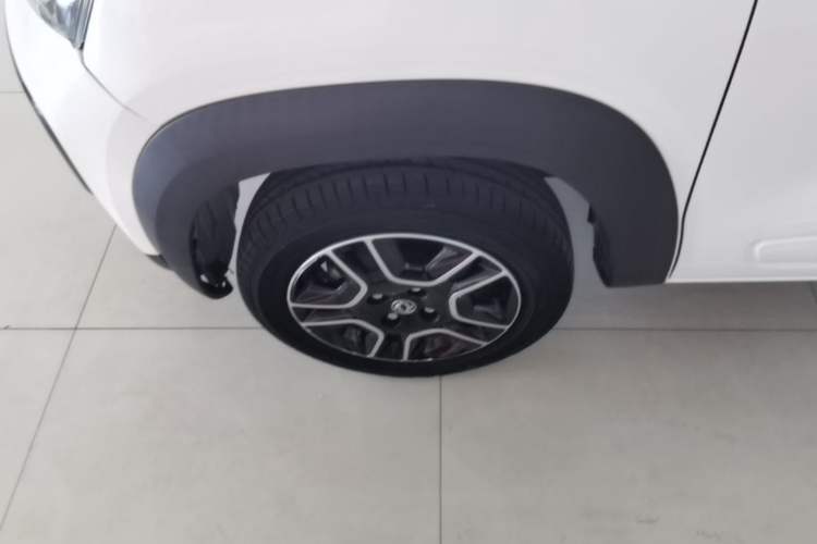 Used Dongfeng NAMMI BOX 2022 Revised Light Wind Edition 201 km Standard Version Exterior 4