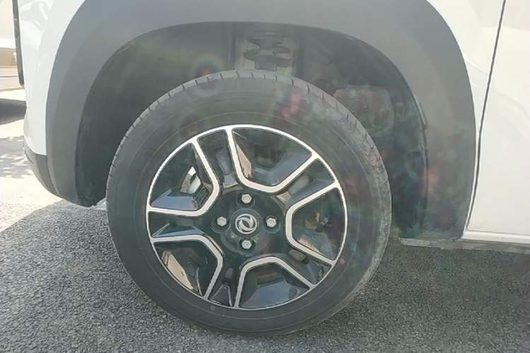 Used Dongfeng NAMMI BOX 2022 Revised Light Wind Edition 201 km Standard Version Exterior 4