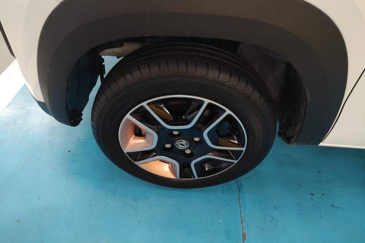 Used Dongfeng NAMMI BOX 2022 Champion Edition Light Wind Version 201KM Standard Model Exterior 4