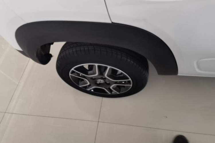 Used Dongfeng NAMMI BOX 2022 Revised Light Wind Edition 201 km Standard Version Exterior 5