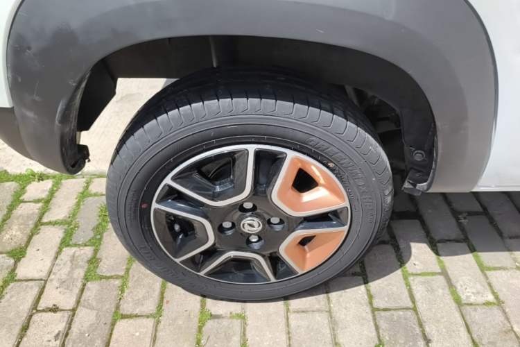 Used Dongfeng NAMMI BOX 2022 Revised Light Wind Edition 201 km Standard Version Exterior 5