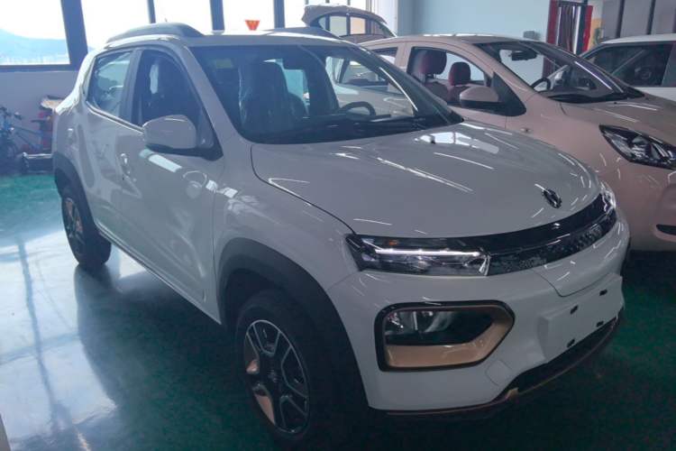 Used Dongfeng NAMMI BOX 2022 Chasing Wind Edition 331 km Standard Model Front Right 45 Deg