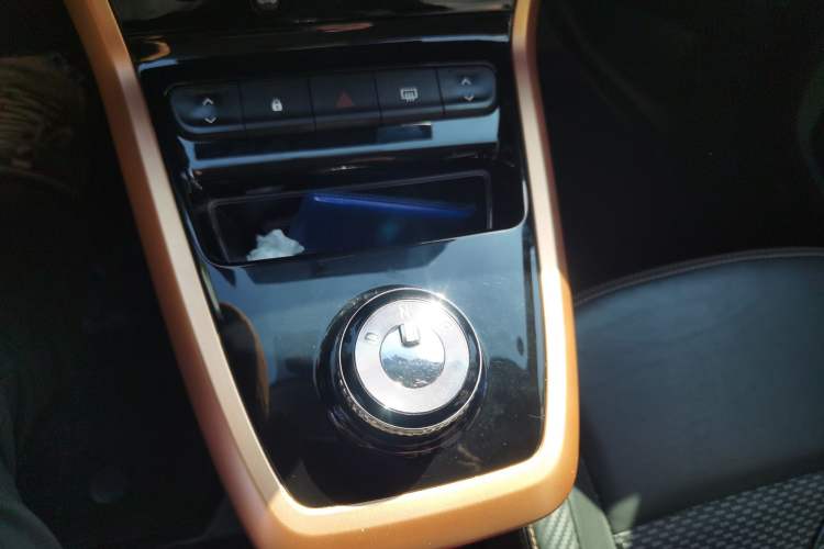 Used Dongfeng NAMMI BOX 2022 Chasing Wind Edition 331 km Standard Model Gear Lever