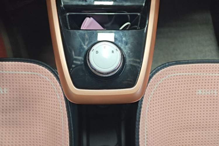 Used Dongfeng NAMMI BOX 2022 Revised Light Wind Edition 201 km Standard Version Gear Lever