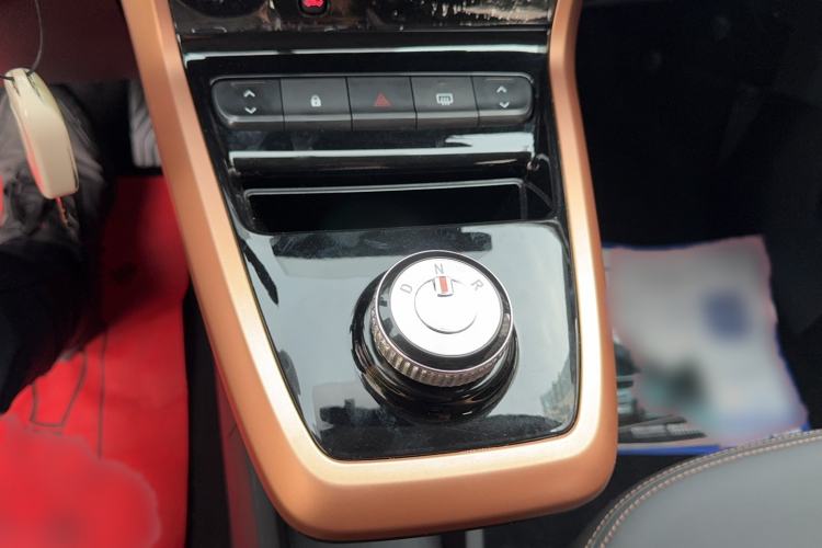 Used Dongfeng NAMMI BOX 2022 Revised Light Wind Edition 201 km Standard Version Gear Lever
