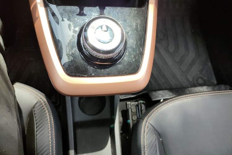 Used Dongfeng NAMMI BOX 2022 Chasing Wind Edition 331KM Advanced Model Gear Lever