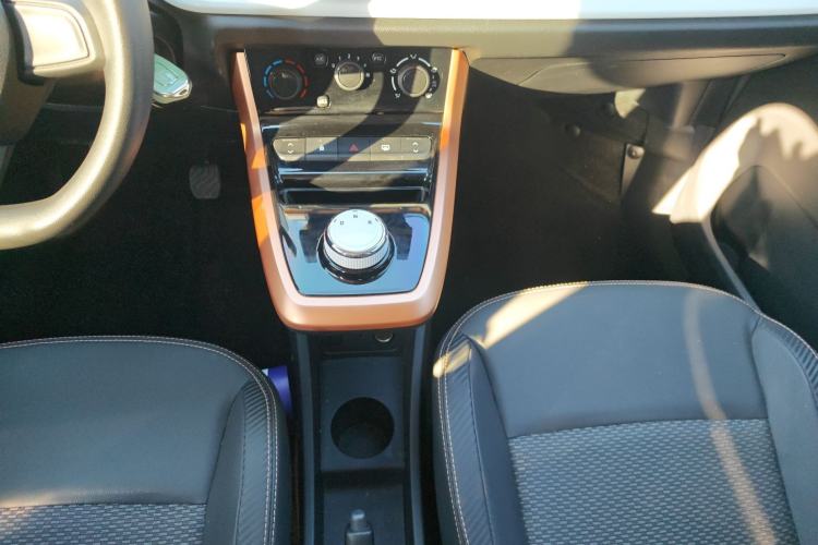 Used Dongfeng NAMMI BOX 2022 Revised Light Wind Edition 201 km Standard Version Gear Lever
