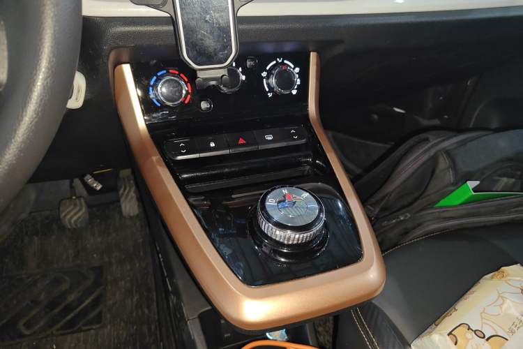 Used Dongfeng NAMMI BOX 2022 Chasing Wind Edition 331KM Advanced Model Gear Lever