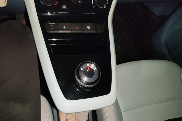 Used Dongfeng NAMMI BOX 2022 Chasing Wind Edition 331KM Advanced Model Gear Lever