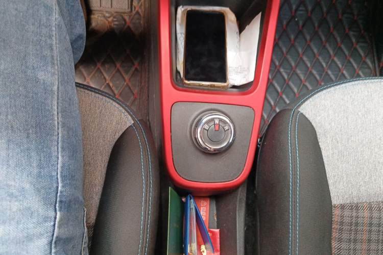 Used Dongfeng NAMMI BOX 2022 Chasing Wind Edition 331 km Standard Model Gear Lever