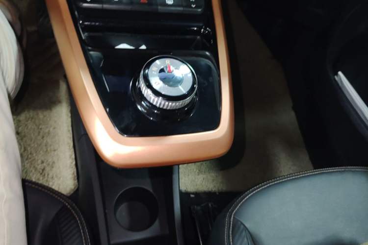 Used Dongfeng NAMMI BOX 2022 Chasing Wind Edition 331 km Standard Model Gear Lever