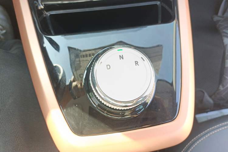 Used Dongfeng NAMMI BOX 2022 Light Wind Edition 201KM Lightning Model Gear Lever