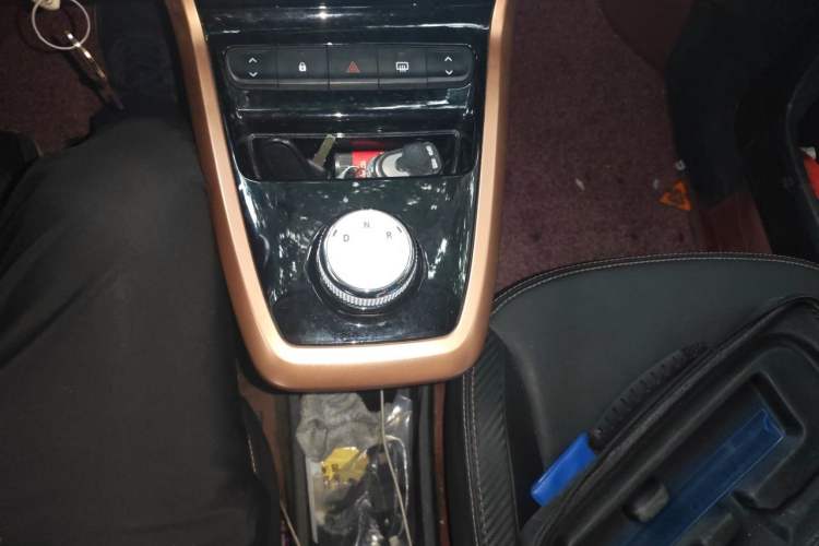 Used Dongfeng NAMMI BOX 2022 Revised Light Wind Edition 201 km Standard Version Gear Lever