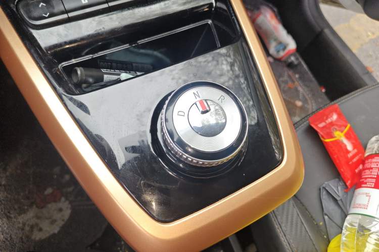 Used Dongfeng NAMMI BOX 2022 Light Wind Edition 201KM Lightning Model Gear Lever