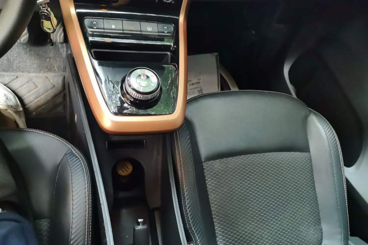 Used Dongfeng NAMMI BOX 2022 Chasing Wind Edition 331KM Advanced Model Gear Lever