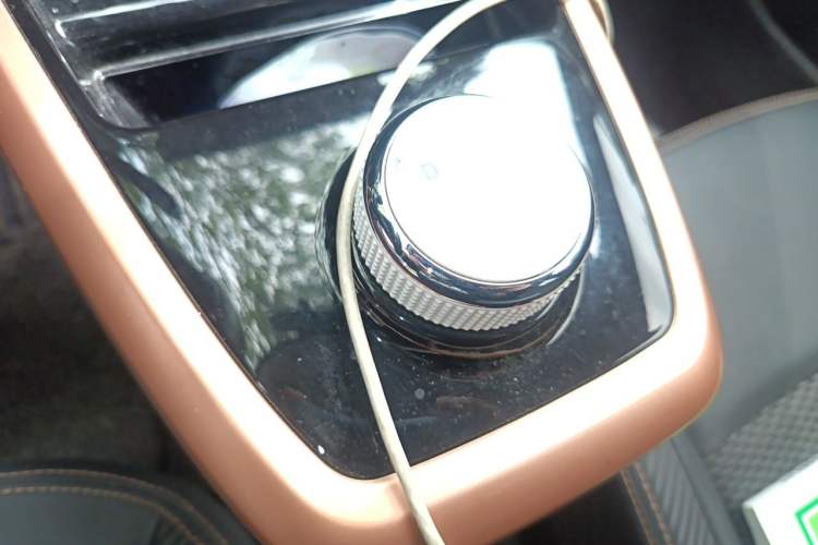 Used Dongfeng NAMMI BOX 2022 Revised Light Wind Edition 201 km Standard Version Gear Lever