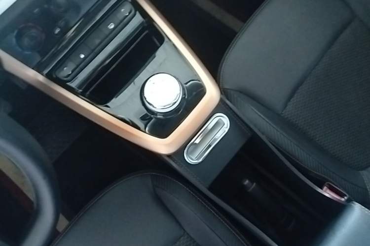 Used Dongfeng NAMMI BOX 2022 Champion Edition Light Wind Version 201KM Standard Model Gear Lever