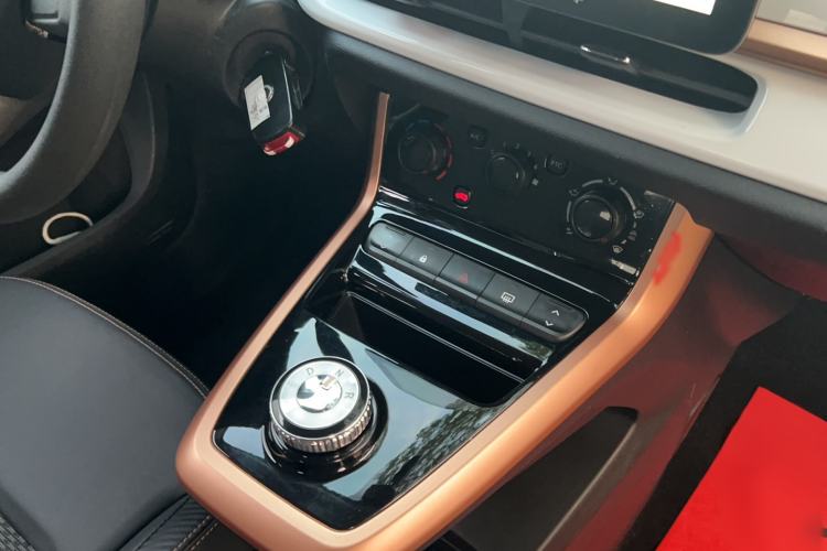 Used Dongfeng NAMMI BOX 2022 Chasing Wind Edition 331 km Standard Model Gear Lever