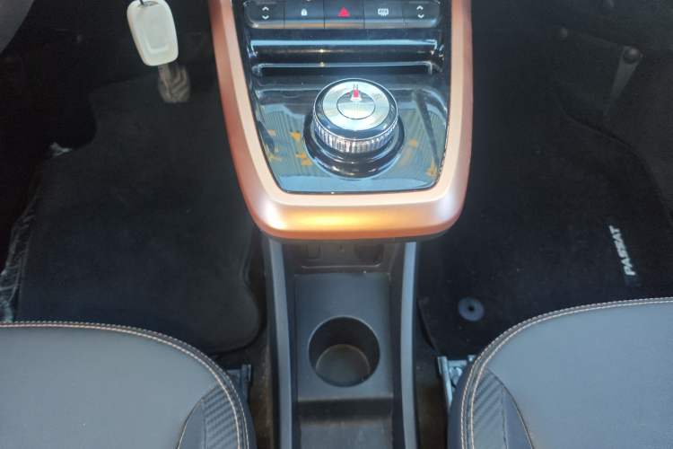 Used Dongfeng NAMMI BOX 2022 Light Wind Edition 201KM Lightning Model Gear Lever