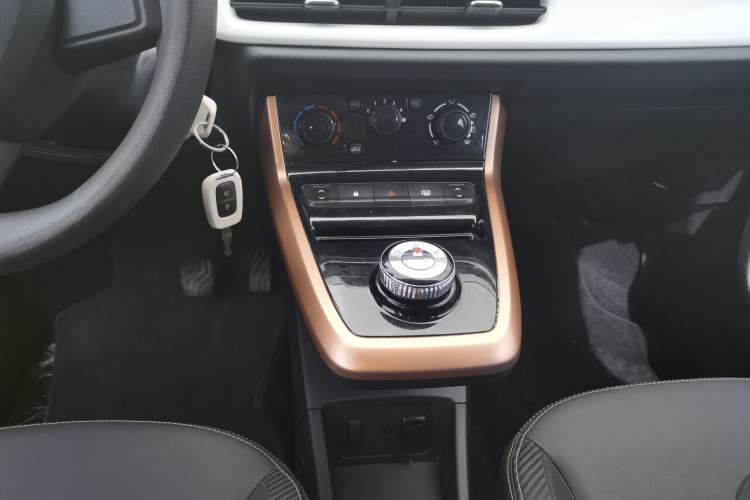 Used Dongfeng NAMMI BOX 2022 Light Wind Edition 201KM Lightning Model Gear Lever