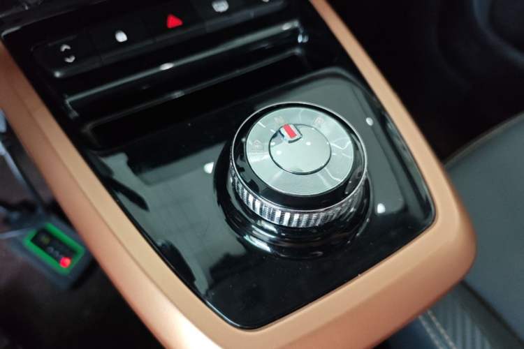 Used Dongfeng NAMMI BOX 2022 Revised Light Wind Edition 201 km Standard Version Gear Lever