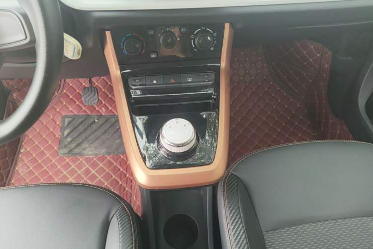 Used Dongfeng NAMMI BOX 2022 Revised Light Wind Edition 201 km Standard Version Gear Lever