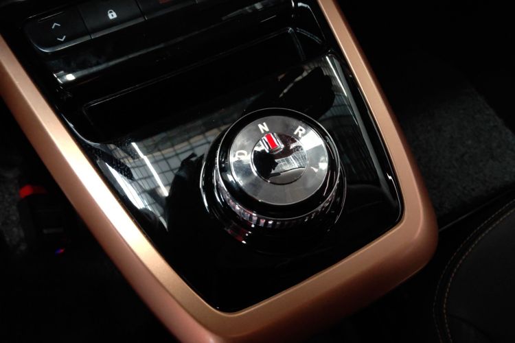 Used Dongfeng NAMMI BOX 2022 Light Wind Edition 201KM Lightning Model Gear Lever