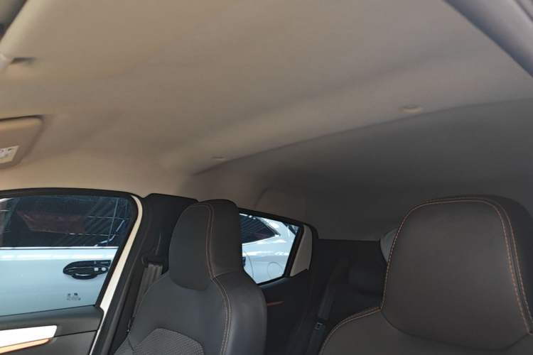 Used Dongfeng NAMMI BOX 2022 Revised Light Wind Edition 201 km Standard Version Headliner