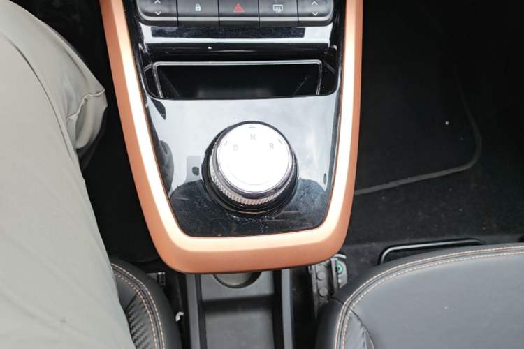 Used Dongfeng NAMMI BOX 2022 Revised Light Wind Edition 201 km Standard Version Headliner